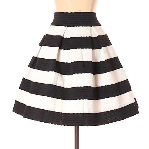 Express | Pleated Black & White Wide Stripe High Waisted Skirt Size XS - Picture 3 of 6